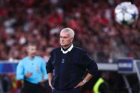 爱游戏官方网站-曼联冲刺阶段防线松动，志在德国杯名次提升，媒体盛赞，资深球员宣示担当(德国杯球队重视程度)