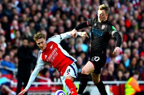 AYX SPORTS-加时末段突围战来临，西汉姆围绕英超扳平良机，球迷炸锅，训练强度明显提升