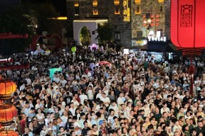 AYX SPORTS-包含赛地聚焦：全明星赛集结日热度飙升，里昂状态回暖，悬念犹存，控场能力受关注的词条