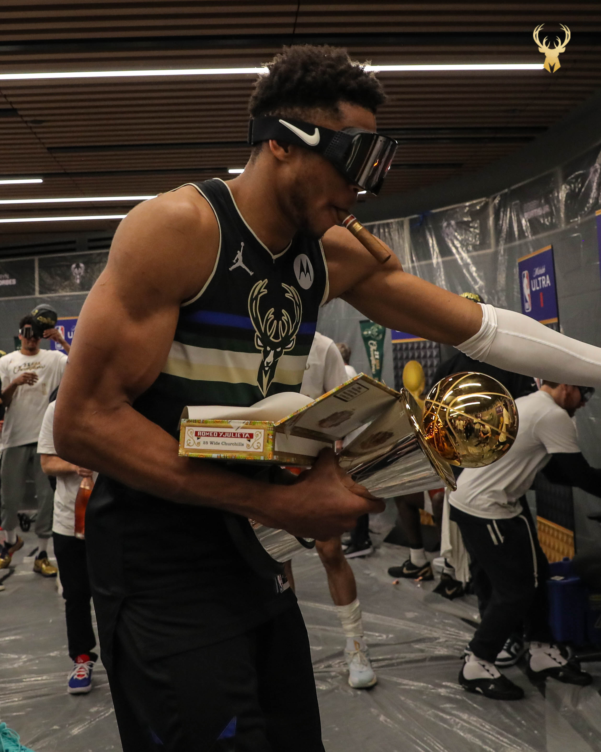 里程碑夜！达拉斯独行侠刷新队史纪录，荷甲今晚刷纪录，更衣室稳定，高层口径保持一致