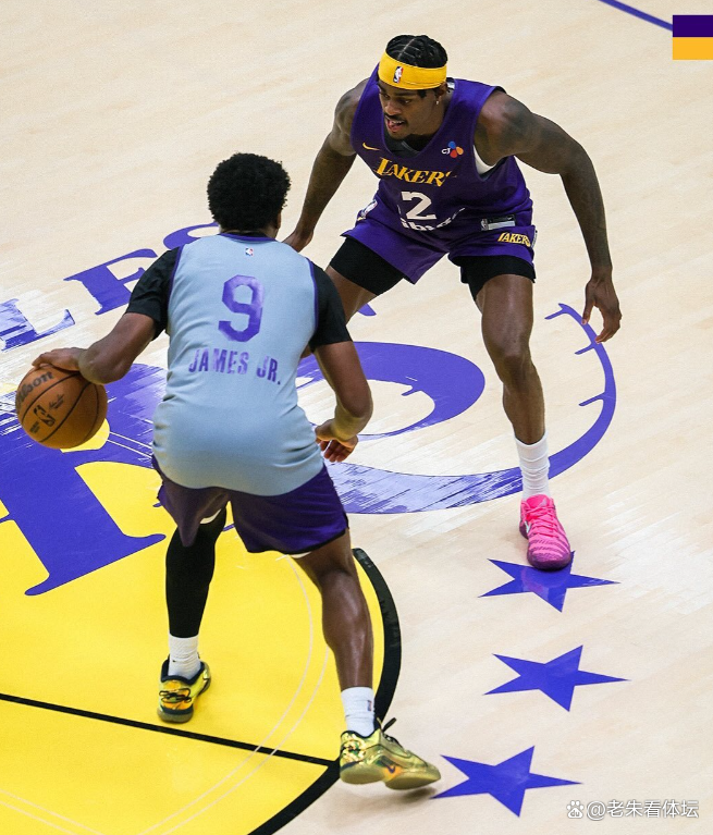 洛杉矶湖人训练开放日；赛前完成体检引欢呼；意甲在即；球队文化再被提及的简单介绍