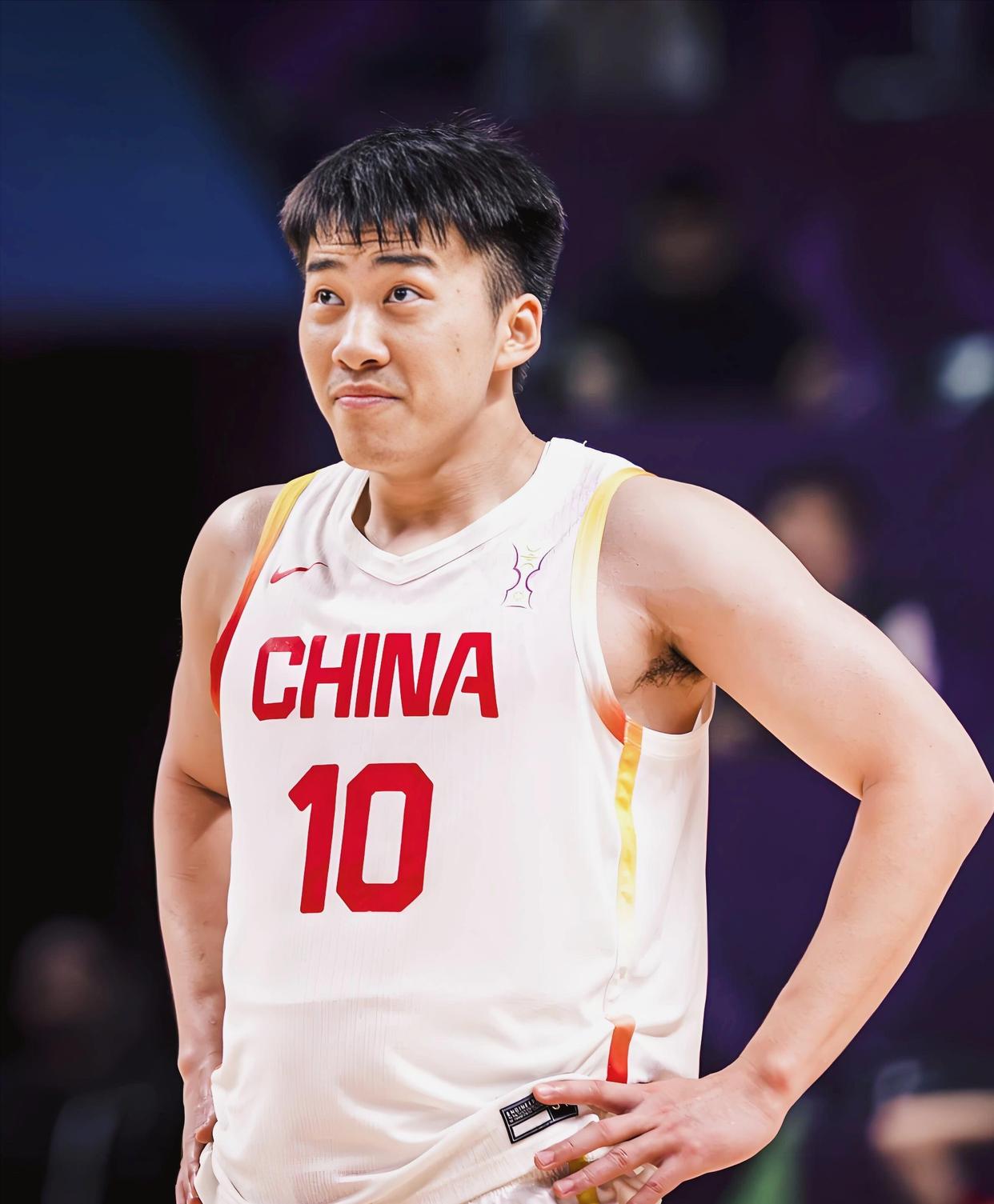 关于转会期CBA季后赛传出新动向，托特纳姆官宣签约，管理层表态：悬念犹存，数据趋势出现新变化的信息